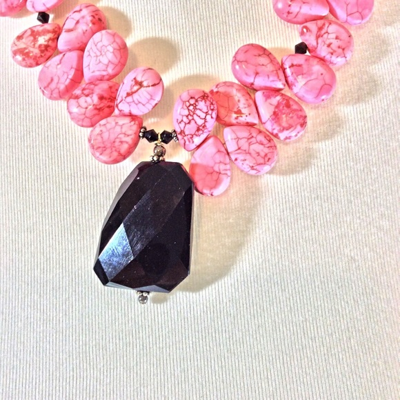Statement Necklace-Pink w/Black Pendant-NWT-SALE - Picture 4 of 7